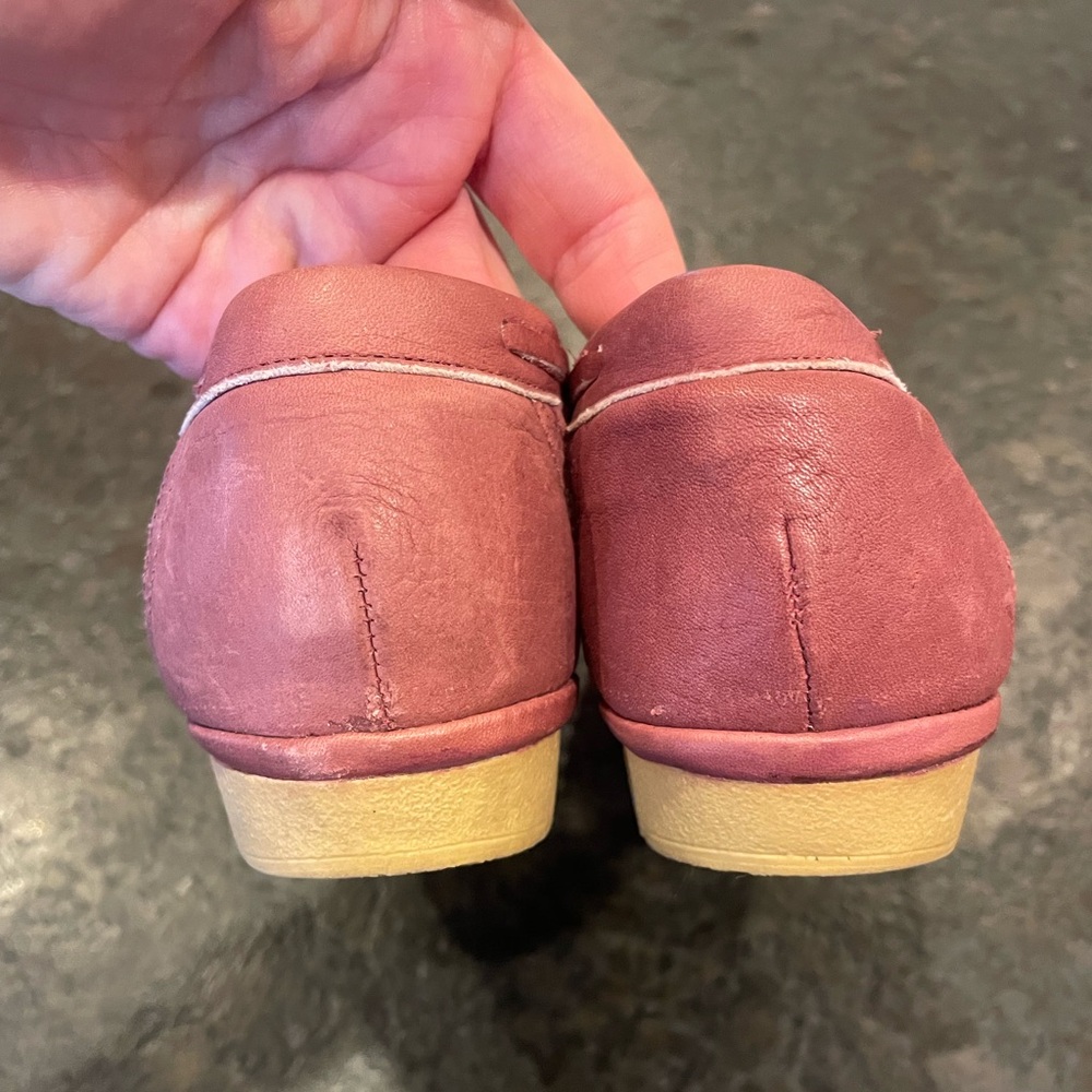 Cherokee Women's maroon colored Moccasins - Picture 5 of 7